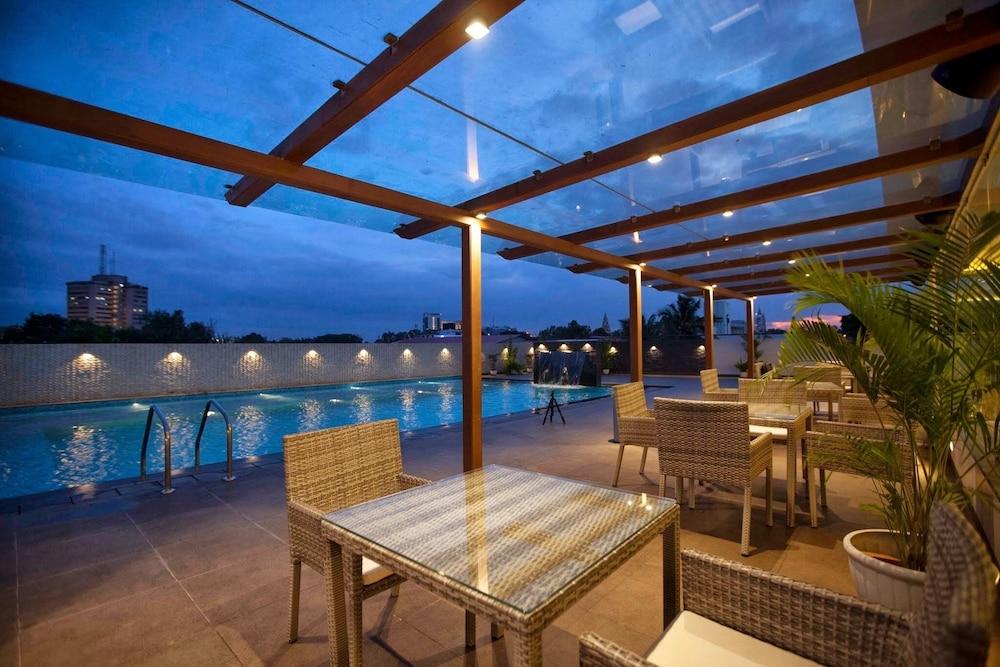 Hotel The The Grand Magrath Bangalore Buitenkant foto