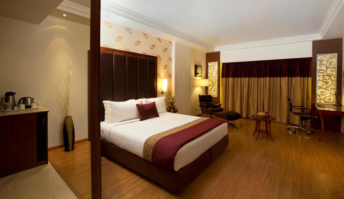 Hotel The The Grand Magrath Bangalore Buitenkant foto