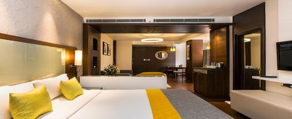 Hotel The The Grand Magrath Bangalore Buitenkant foto